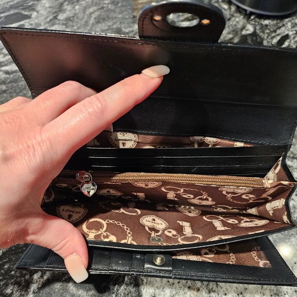 Love Cat Black Turnlock Shiny Leather Wallet with Silver Studs - Picture 2 of 3